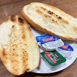 Tostada De Mantequilla Y Mermelada (Media)