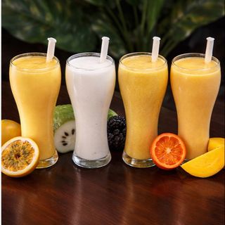 Jugos tropicales en leche