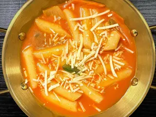 Tteokbokki con queso