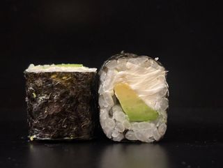 ⁠Maki aguacate y philadelphia