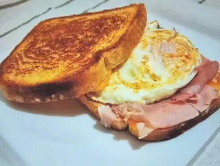 Sandwich mixto con huevo