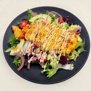 Ensalada pollo katsu