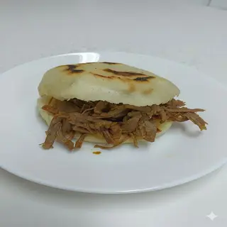 Arepa de carne mechada (1 ud.)