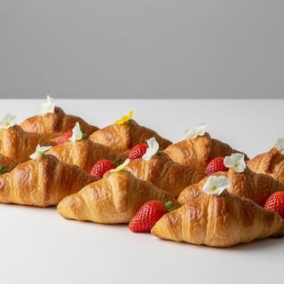 Croissant con polvitos de pistacho (6 unidades)