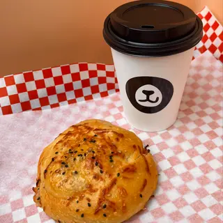 Pack Salado: Brioche de Pavo y Queso + Café con Leche