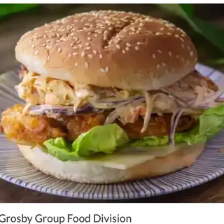 Hamburguesa de pollo empanado