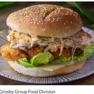 Hamburguesa de pollo empanado