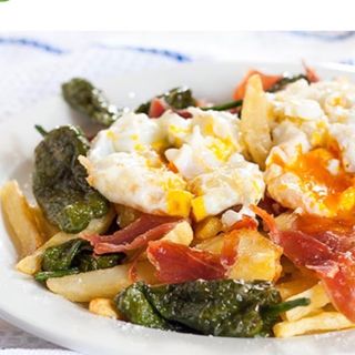 Huevos rotos con jamón