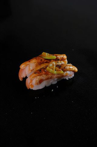 Nigiri Spicy Salmón (2 Pzs.)