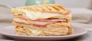 Sándwich Tostado De Jamón Y Queso