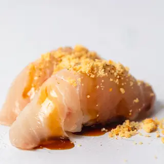 Nigiri Lecha y Almendras. (2Pzs.)