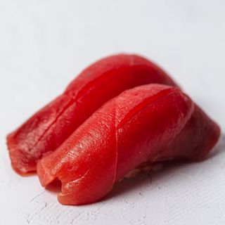 Nigiri de Atún. (2Pzs.)