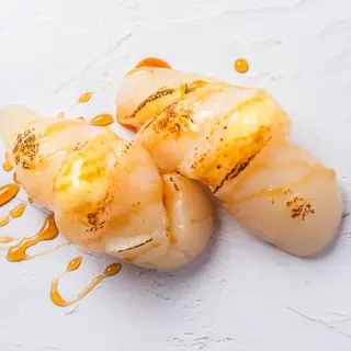 Nigiri Vieira y mantequilla Miso. (2 Pzs.)