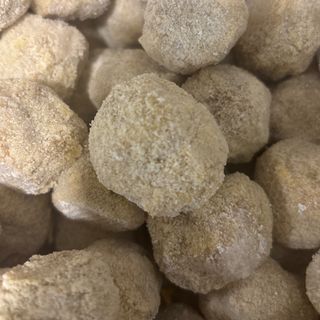 Croquetas de pollo y cebolla caramelizada