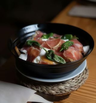 Huevos Rotos Con Jamón Y Patatas