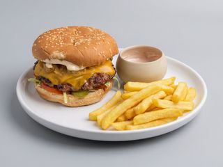 smash burguer especial + patatas crujientes.