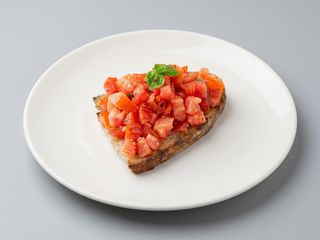 Tomate y albahaca/bruscheta al pomodoro