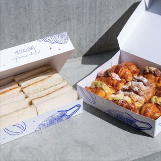 Combo 12 Medialunas & Sandwiches de Miga + Bebidas