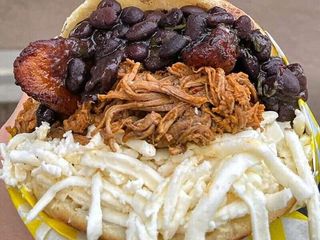 Arepa Pabellón (1 Ud.)