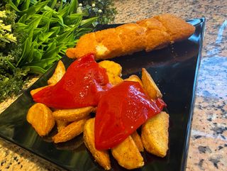 Cachopo Clásico Español(patatas con pimiento del piquillo)