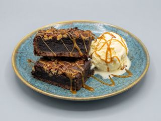 Brownie con Helado de Vainilla