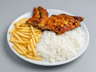 1/2 pollo brasa ,arroz,patata,ensalada