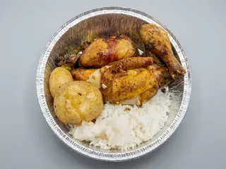1/2 pollo alast , patas cocida y arroz