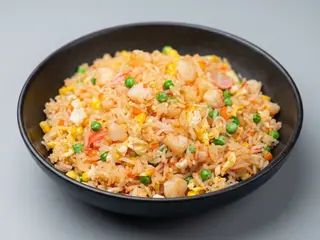 Arroz frito con gambas