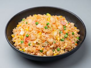 Arroz frito con gambas