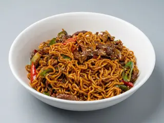 Yakisoba de ternera
