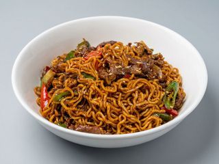Yakisoba de ternera