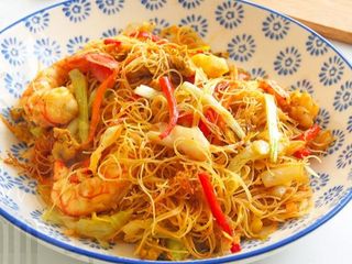 Fideo fritos con gambas