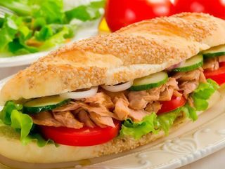 Bocadillo vegetal de atun