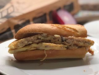 Bocadillo de tortilla de atun