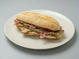Bocadillo serranito