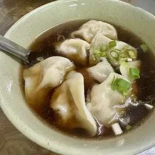 Sopa de gyozas (6und)