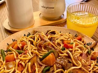 Menu 1 yakisoba +1 tapa + 1 bebida