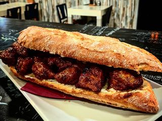 Bocadillo de pincho moruno