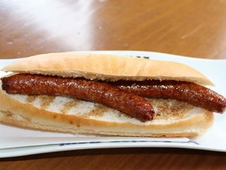 Bocadillo de salchichas del pais