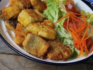 Bacalao Frito con ensalada