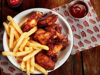 Alitas De Pollo 5 Uds. + Patatas