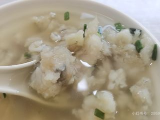 Sopa de bolas de pescado