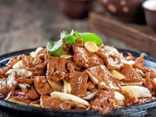 Ternera salteado con cebollin