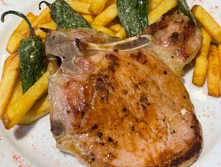 Chuleta de cerdo a la leña