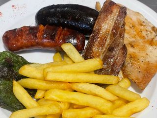 Parrillada de carne a la leña