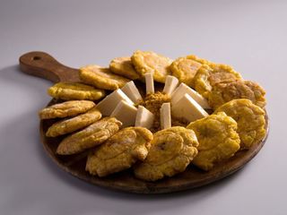 Patacon con queso