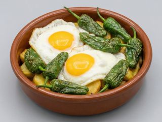 Amb Patates I Pebrots De Padrón