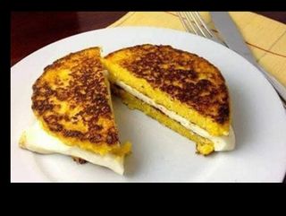arepa rellena de queso