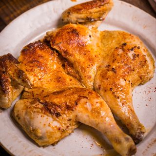 Pollo alla diavola con patatas fritas