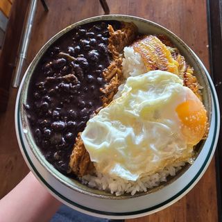 PABELLON CRIOLLO